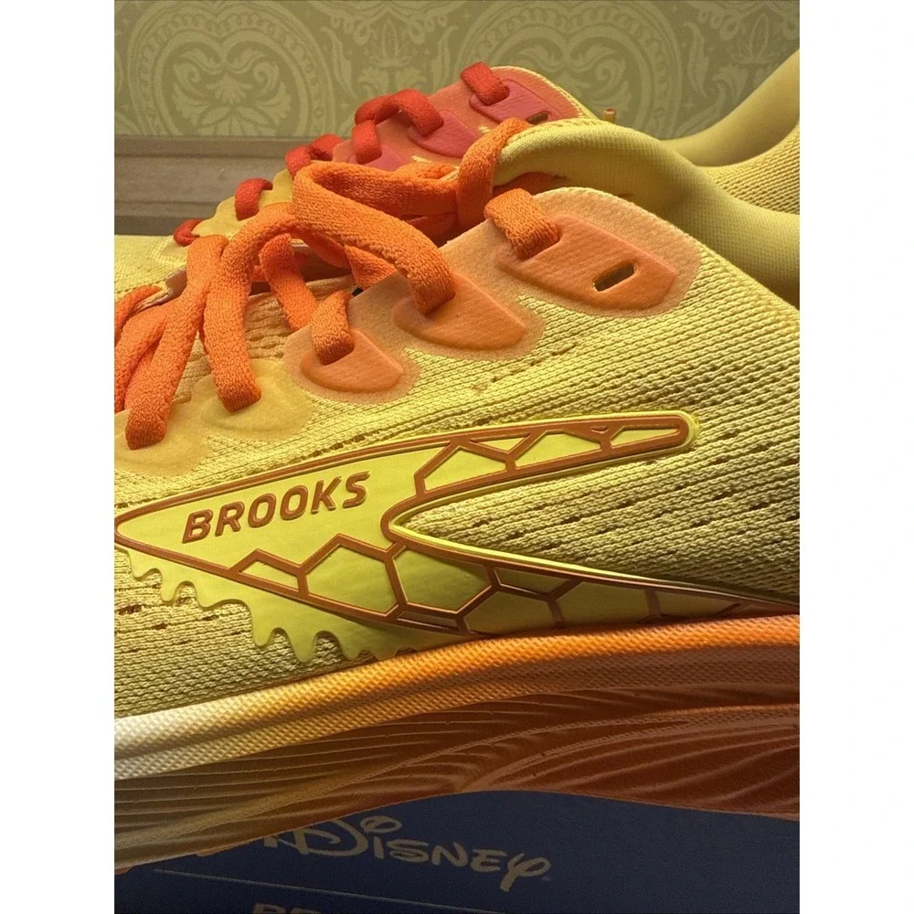 Limited‎ Edition Brooks Ghost Winnie the Pooh Women's 8M Disney Limited Edition